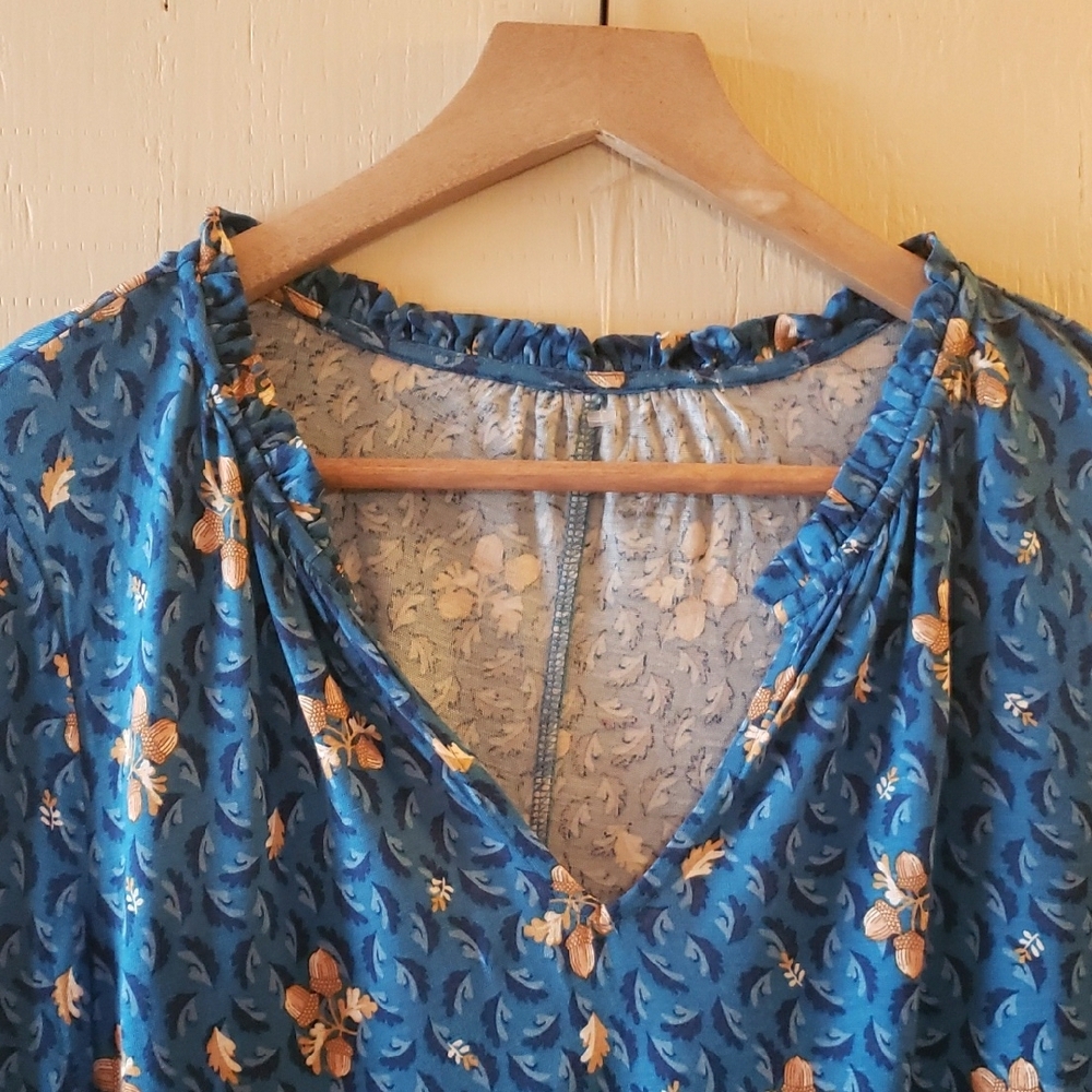 LOFT Floral Blue Top w/Balloon Sleeve - Picture 4 of 5